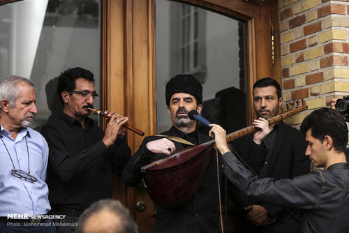 اجرای موسیقی آذری توسط عاشیقها